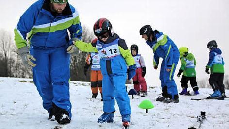 Florian Wagner gibt Hilfestellung beim Gleichgewichthalten.