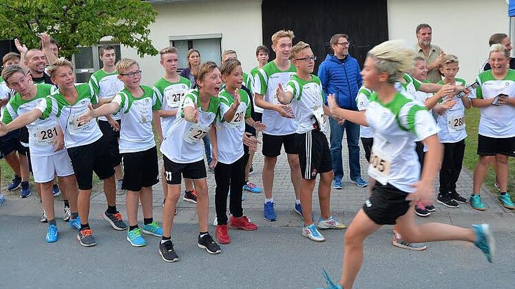 Die Firma Brehm schickte nicht nur Mitarbeiter, sondern auch eine stattliche Gruppe von Schülern an den Start.