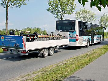 30 Fahrräder finden auf dem Bus-Anhänger Platz. Tourismusverband STD