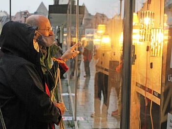 Erleuchtung im Schaufenster, die für angeregte Diskussionen sorgte. Fotos: Markus Häggberg