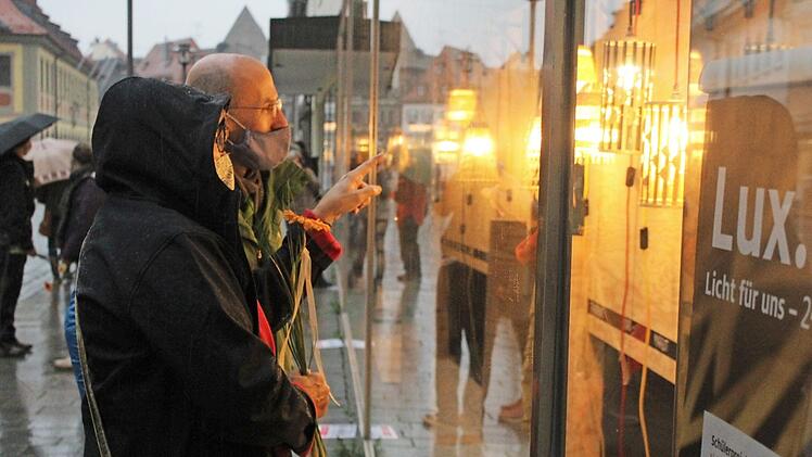 Erleuchtung im Schaufenster, die für angeregte Diskussionen sorgte. Fotos: Markus Häggberg