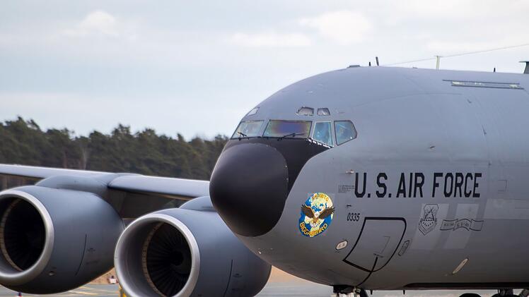 Airport Nürnberg: Besonderer 40-Meter-Tanker landet am Flughafen - "Klassische Schönheit"