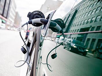 Auto mit Plug-in-Hybrid-Antrieb