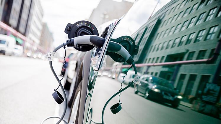 Auto mit Plug-in-Hybrid-Antrieb