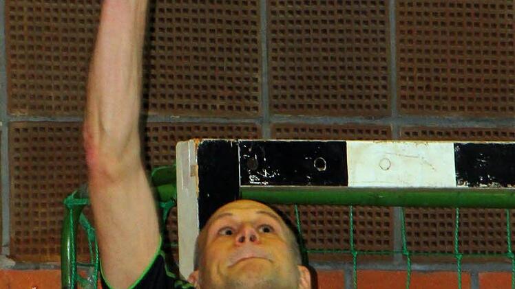 Der sichere Aufschläger in Reihen des VfL Kleinlangheim: Stephan Küntzer. Foto: Thomas