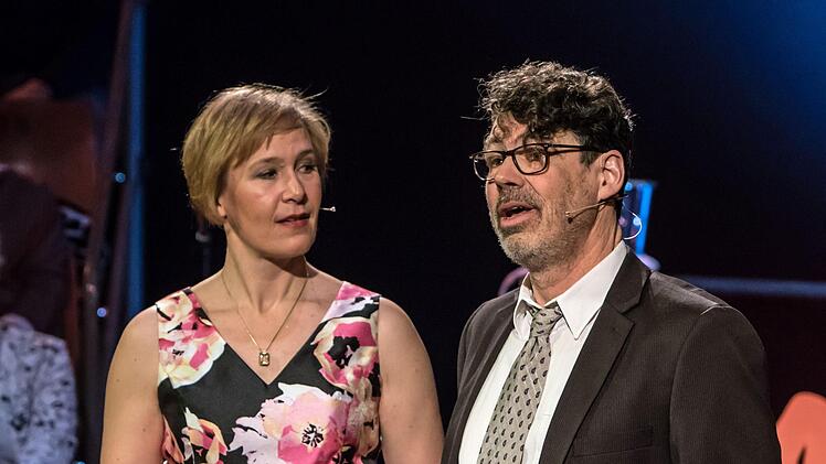 Der Operetten-Abend "Wir laden gern uns Gäste ein" bildete den festlichen Rahmen für die Verleihung der Auszeichnung "Operetten-Frosch" des Bayerischen Rundfunks an das Landestheater Coburg.Foto: Jochen Berger