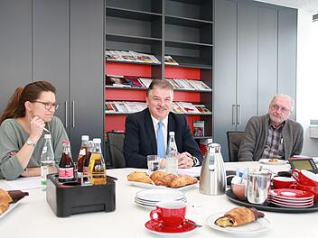 Sie alle wollen Landrat werden. Beim Redaktionsgespräch in den Räumen der Bayerischen Rundschau setzten (von links ) Theresa Weith (SPD), Amtsinhaber Klaus Peter Söllner (FW) und Oswald Greim (Die Linke) aber nicht auf Wahl-"Kampf", sondern auf einen sachlichen Austausch. Foto: Alexander Hartmann