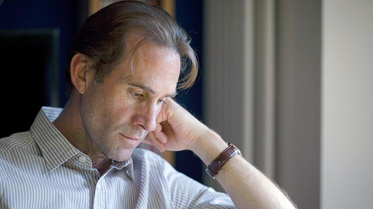 Richard Ratcliffe (Joseph Fiennes) kann sich zun&auml;chst nicht erkl&auml;ren, warum sich die iranischen Beh&ouml;rden f&uuml;r ihn und seine Familie interessieren.