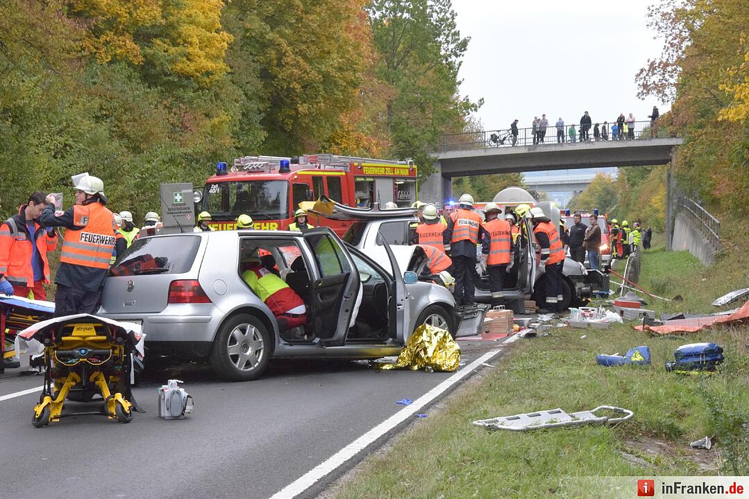 Unfall bei Margetshöchheim: Vier Erwachsene und vier Kinder verletzt