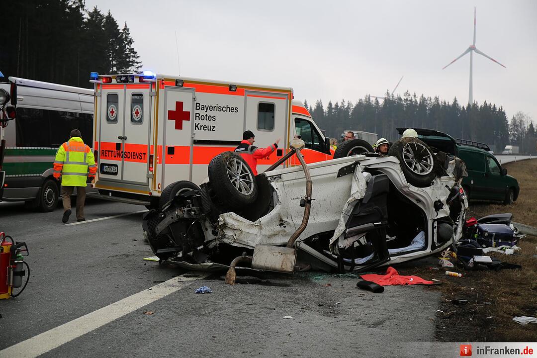 Fahrer stirbt bei Überschlag auf der A9