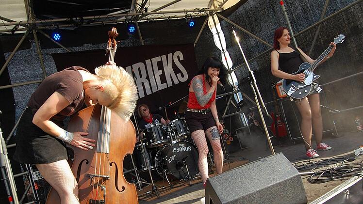 Passender hätte eine Band nicht für das Outside Rodeo sein können: The Shrieks aus Finnland mit ihrem äußerst abgedrehten Psychobillyeinlagen. Foto: Rolf Krebs