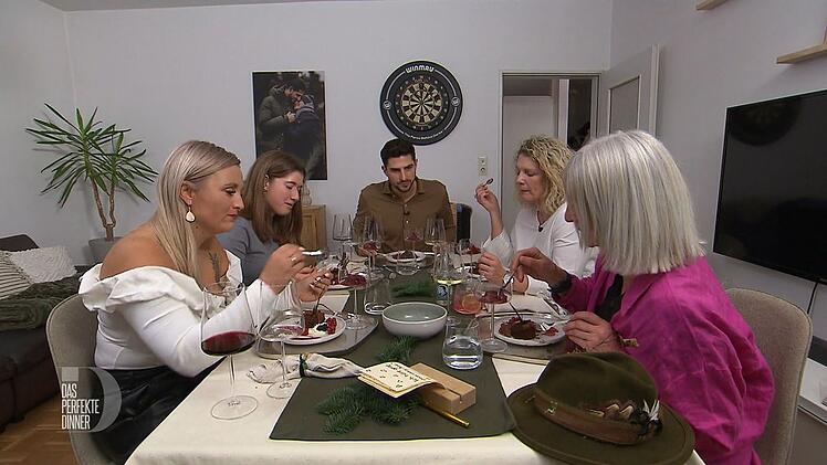 Zum Auftakt von "Das perfekte Dinner" in Ingolstadt trifft sich die Gourmet-Runde bei Phillip in Gaimersheim.