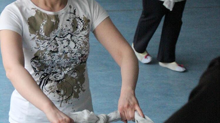 Behutsam führt Canka ihre Partnerin durch den Raum.