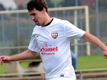 Felix Günther erzielte für den Baiersdorfer SV in der laufenden Saison neun Tore, gegen den SV Schwaig blieb dem BSV-Stürmer aber ein Torerfolg verwehrt. Foto: herzopress