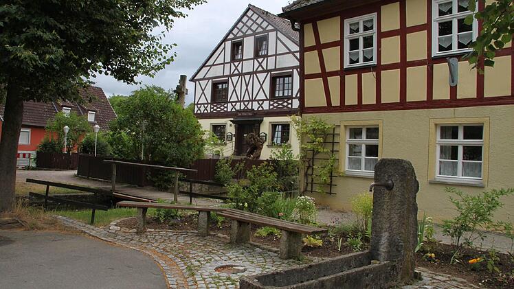 Brunnen nahe der Alten Schule