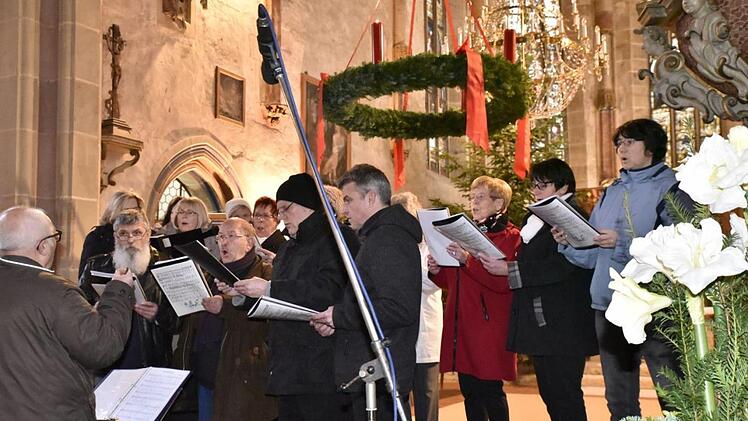 In der Marienkirche sangen verschiedene Chöre, hier der Gesangverein Unfinden.