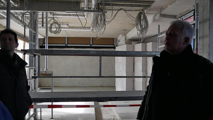 Elektrokabel sind für die weitere Verlegung vorbereitet. Foto: Manja von Nida