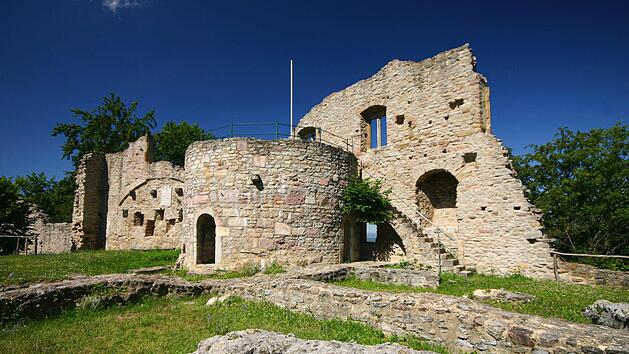 &Uuml;berreste der Burg Henneberg in Th&uuml;ringen  aus dem 11. Jahrhundert. Foto: Erich Schnepf