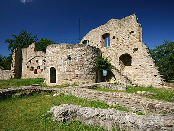 Überreste der Burg Henneberg in Thüringen  aus dem 11. Jahrhundert. Foto: Erich Schnepf