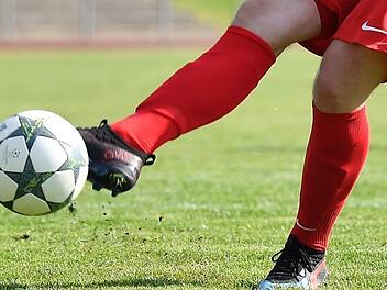 Ein Saisonabbruch ist vom Tisch, der Ball rollt in der Regionalliga Bayern ab September wieder - und das hat auch eine Signalwirkung für den kompletten bayerischen Amateurfußball.  Foto: Archiv/Sportfoto Zink