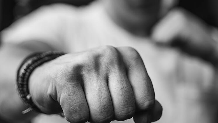 Aggressiv, Schl&auml;ger, Angriff, Attacke