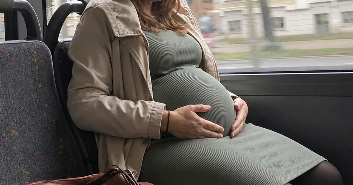 Donauwörth: Seat dispute on bus - | Pregnant woman insulted and attacked