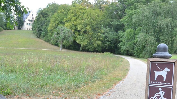 Wo müssen Fahrräder im Park Rosenau geschoben werden und wo nicht? Die Beschilderung sorgt gelegentlich für Missverständnisse.