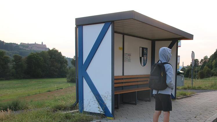 Mit dem Bus zum Unterricht: Die Fahrkarte muss die Familie eines Achtklässlers aus Kulmbach künftig selbst bezahlen.