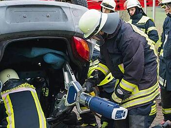 Mit dem Spreizer wird eine Tunnelrettung vorbereitet. Fotos: privat