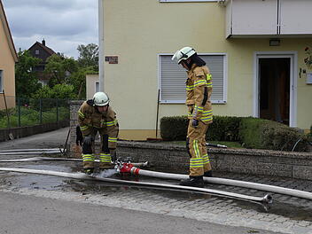 Heckenbrand im Kreis Ansbach: Unkrautentfernung mit Bunsenbrenner - mehrere Menschen verletzt