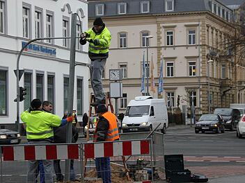 Dienstagvormittag wurde der Mast ausgetauscht. Fotos: Sebastian Martin