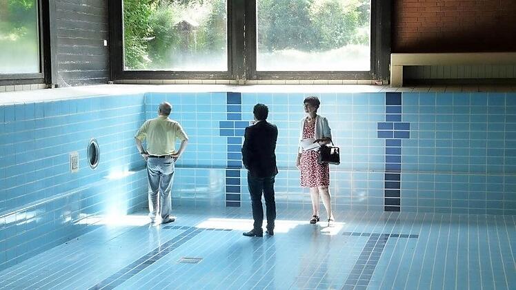 Hier besichtigte Susann Biedefeld das Schwimmbecken im Freizeitzentrum Witzmannsberg. Foto: CT-Archiv/Gemeinde Ahorn