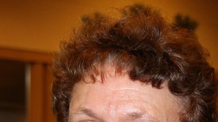 Über die sieben Direktkandidaten informiert hat sich auch die Frau des Burkardrother Bürgermeisters. "Die Veranstaltung war sehr interessant und hat mir gut gefallen", lautet ihre Bilanz. Die Atmosphäre sei "sachlich und nicht zu emotional" gewesen. Auch den zeitlichen Rahmen von rund zweieinhalb Stunden fand sie genau richtig. Auf ihre Wahl-Entscheidung hatte  die Podiumsdiskussion aber keinen Einfluss: "Ich weiß, was ich wähle, aber ich find's trotzdem interessant, mal die Meinung der ander...