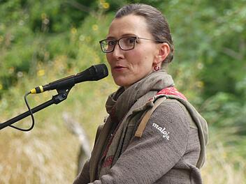 Genau Richtig: Martina Schwarzmann schob in Sömmersdorf noch eine Zusatzvorstellung ein - und hatte ein dankbares Publikum.