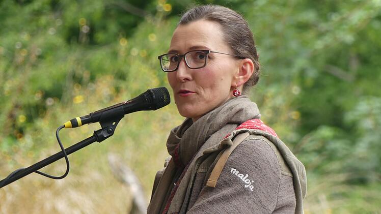Genau Richtig: Martina Schwarzmann schob in Sömmersdorf noch eine Zusatzvorstellung ein - und hatte ein dankbares Publikum.