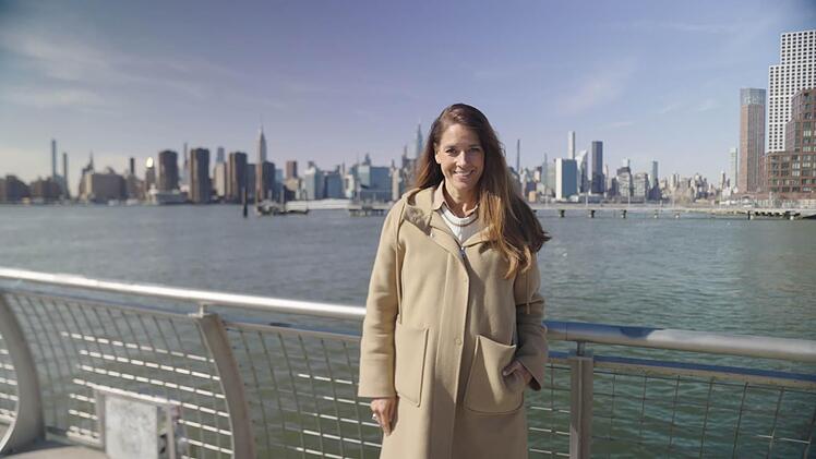 New York - Stadt der spektakulären Aussicht. Elena Bruhn berichtet in ihrem neuen "Superstadt"-Film über den Big Apple und seine Menschen.