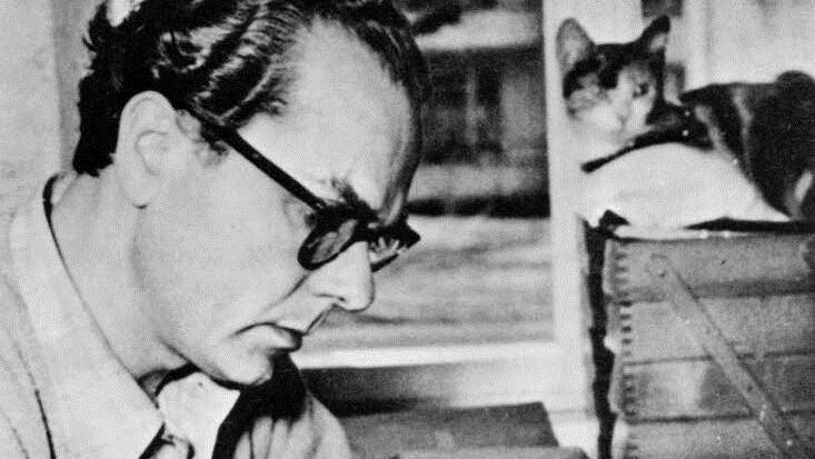 Arno Schmidt an seinem Schreibtisch