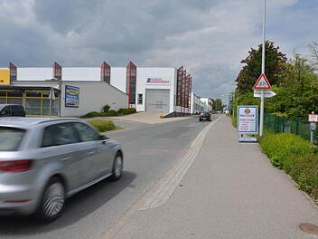 Viel zu schnell fahren dem Bürgermeister die Autofahrer durch die Von-Werthern-Straße, eventuell soll die Strecke durch die kommunale Verkehrsüberwachung kontrolliert werden. Zudem klagen Anwohner über viel Lärm in dieser Straße. Foto: Rainer Lutz