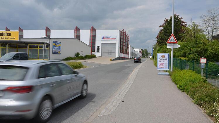 Viel zu schnell fahren dem Bürgermeister die Autofahrer durch die Von-Werthern-Straße, eventuell soll die Strecke durch die kommunale Verkehrsüberwachung kontrolliert werden. Zudem klagen Anwohner über viel Lärm in dieser Straße. Foto: Rainer Lutz