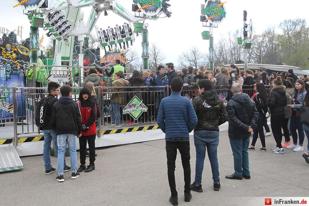 Volksfest in Nürnberg: Trotz Kälte gut besucht