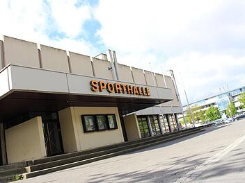 Die alte Dreifachsporthalle an der Schützenstraße hat endgültig ausgedient. Foto: Ulrike Nauer