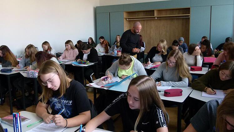 Die Schüler und Schülerinnen freuen sich über die zeitgemäßen Klassenräume.Foto: Marion Krüger-Hundrup