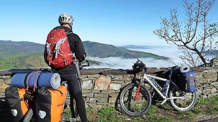 Zwar hatten sich Werner und Christine Simon ein straffes Tagesprogramm vorgegeben, Zeit, die Landschaft entlang der spanischen Via de la Plata zu genießen, nahm sich das Kronacher Ehepaar dennoch. Foto: privat