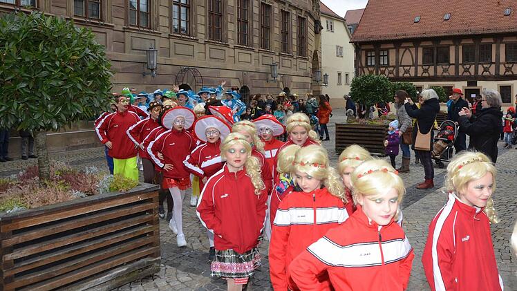 Faschingszug durch die Stadt. Foto: Peter Rauch