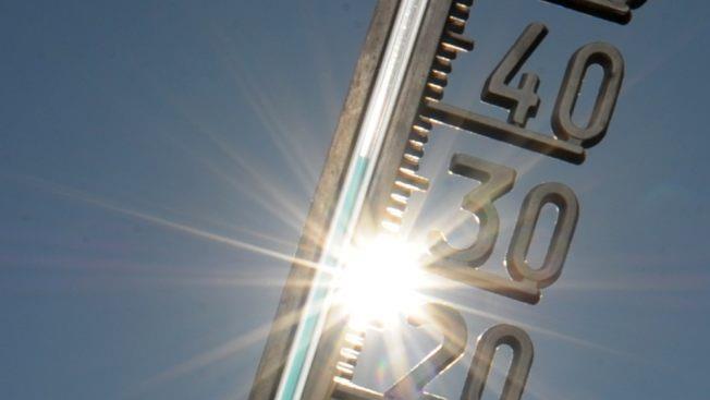 Ein warmer Fr&uuml;hling - das klingt erst einmal angenehm. Doch Extremwetterereignisse, wie Starkregen und Gewitter d&uuml;rften k&uuml;nftig noch zunehmen, warnt der Deutsche Wetterdienst. Foto: Franziska Kraufmann/dpa