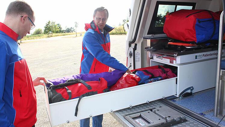 ... sondern verfügt auch über Ausrüstung für die Berg- oder Luftrettung ...