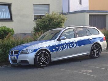 Dieser BMW erregt derzeit in Bad Neustadt Aufsehen.  Foto: Michael Nöth