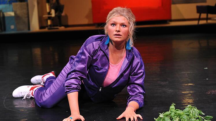 Turbulenter Theater-Spaß: Szene aus "Bin nebenan" von Ingrid Lausund in der Coburger ReithalleFoto: Andrea Kremper