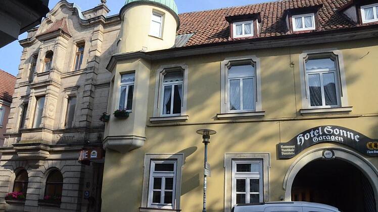 Das "Hotel Sonne" in der Bahnhofstraße wird zu Wohnraum umgewandelt, behält aber äußerlich seinen Charme. Fotos: K.-H. Hofmann