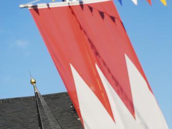 Volkach Rathaus, fränkische Fahne